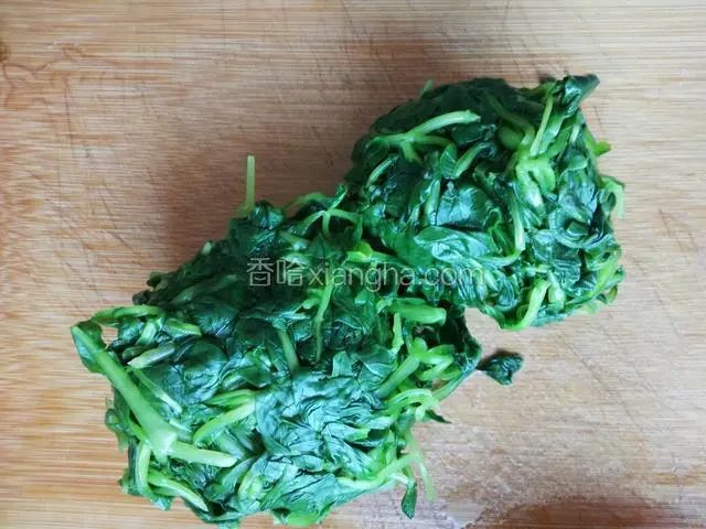 捞出，冷水冲凉，挤干水