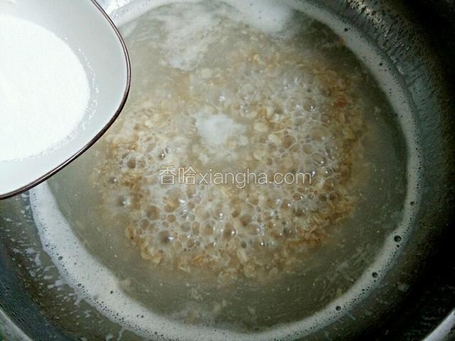 倒入椰子粉搅拌均匀再煮2分钟