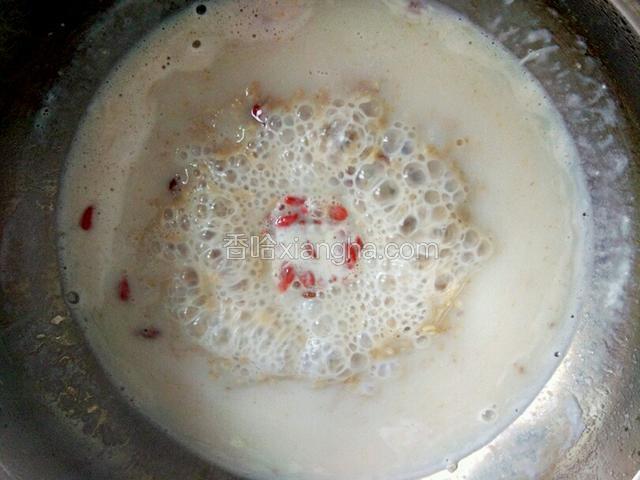 最后放入枸杞再煮1分钟左右即可