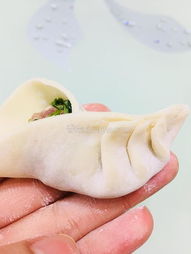 由右边外里折叠，如下图