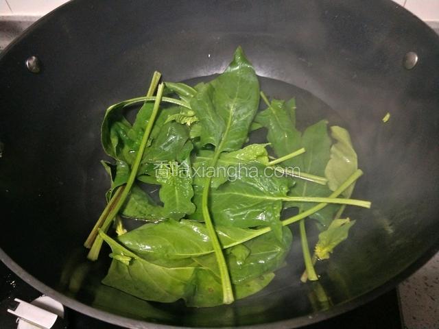 开水焯熟