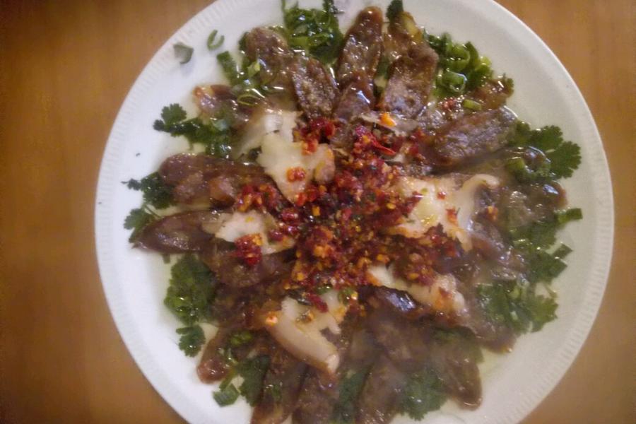 万花丛中一点红