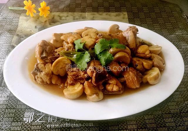 加入盐调味，待汤汁不多时出锅装盘