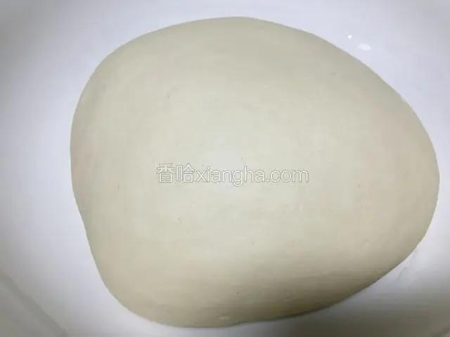 把面团揉匀，“三光”收尾