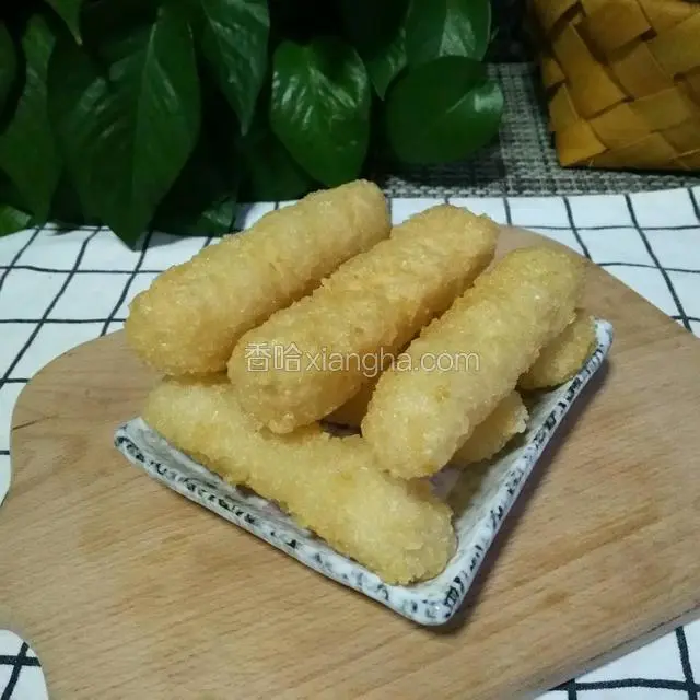 捞出控油后摆好