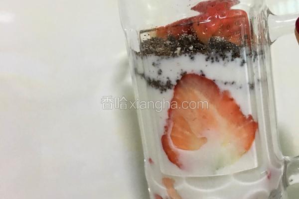 草莓奥利奥酸奶