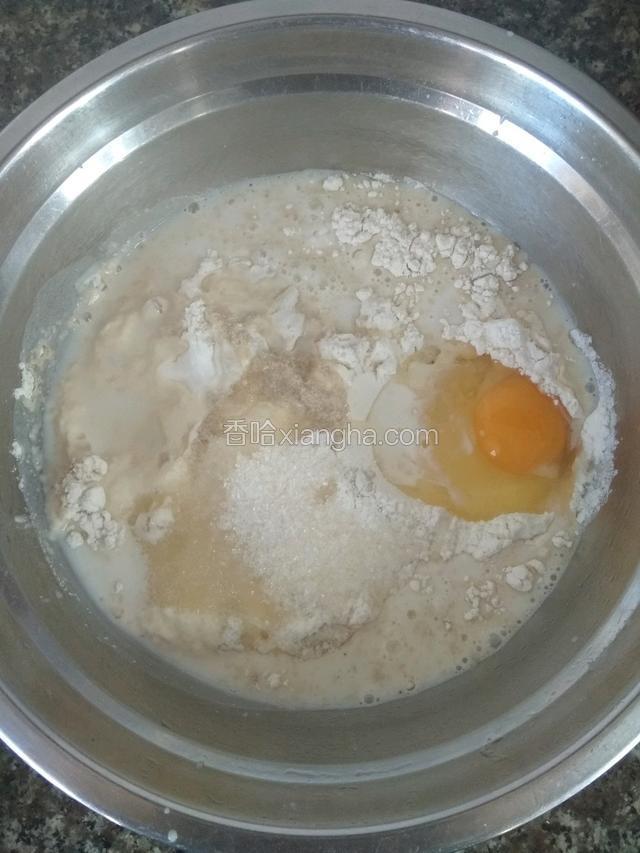 除黄油外，加入所有材料混合