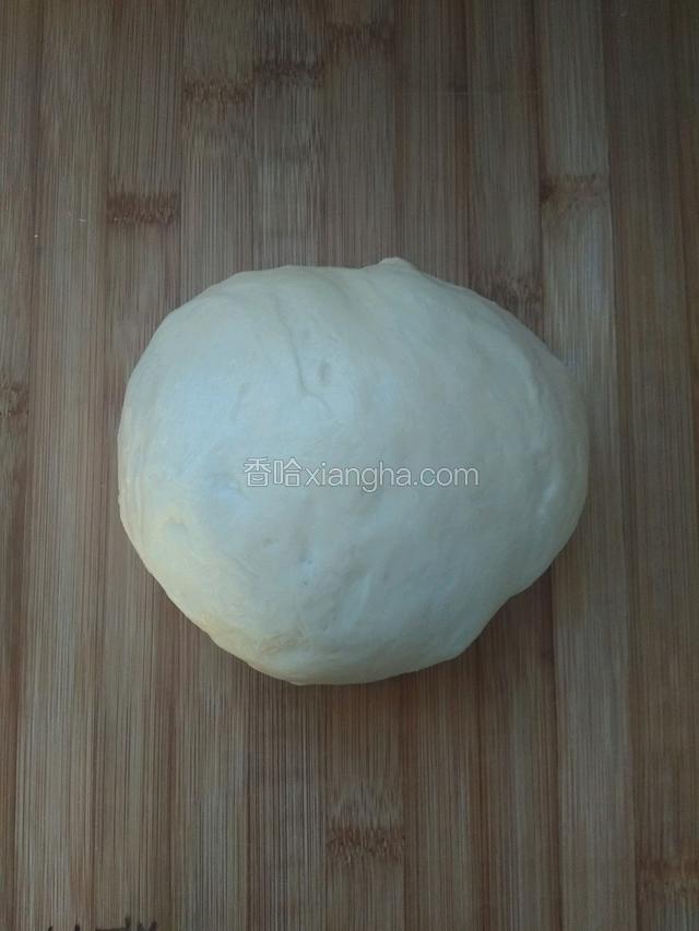 将面团取出进行排气