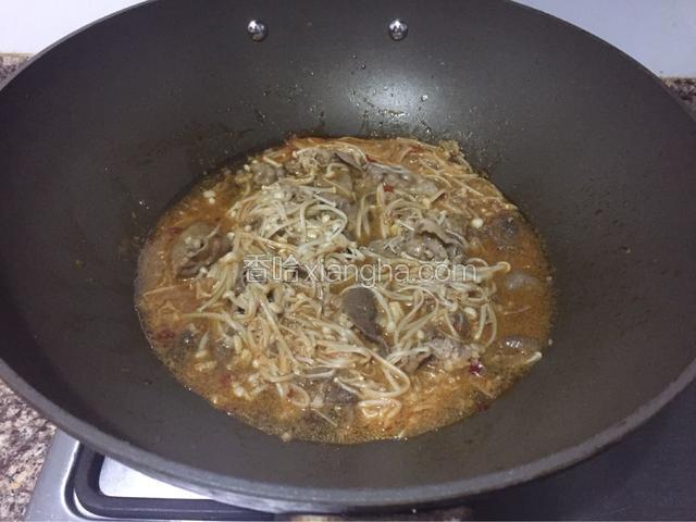 煮至变色关火，根据个人口味加盐调味。