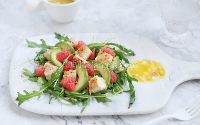 芝麻菜西柚鸡肉沙拉