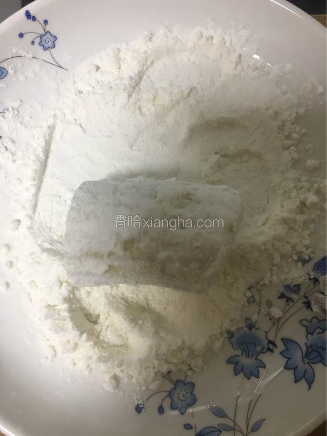 香蕉粘淀粉，四周都要粘到