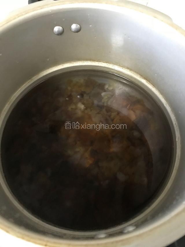 放冷水中煮开焯水