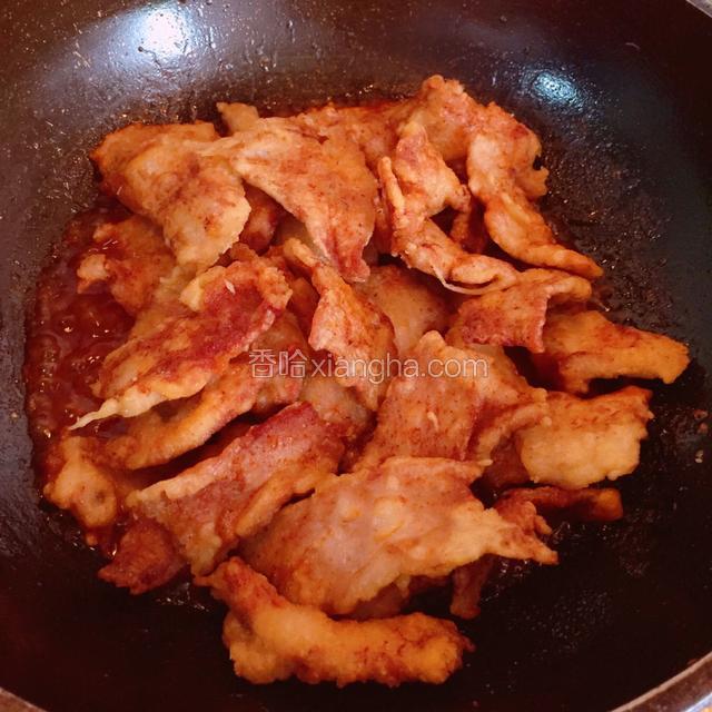 下入炸好的肉翻炒