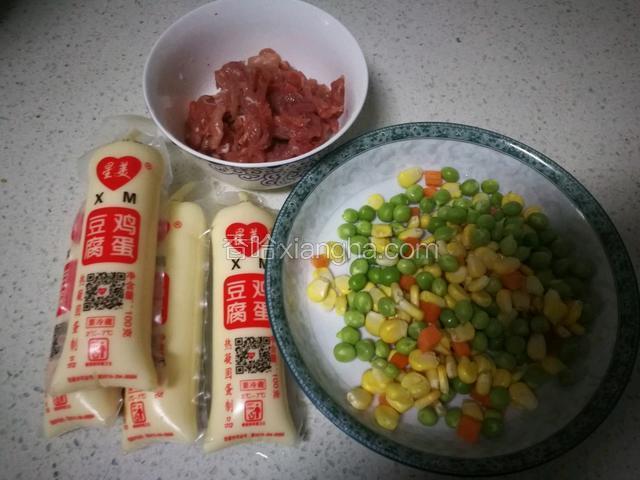 备齐食材。