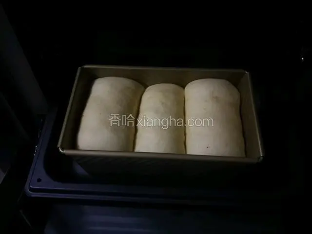 再二次发酵至九成满。