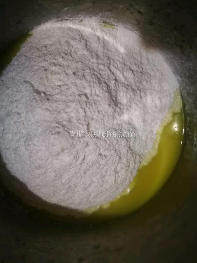 放入糯米粉搅拌。