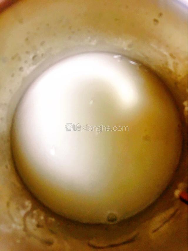 准备小半碗的水淀粉备用