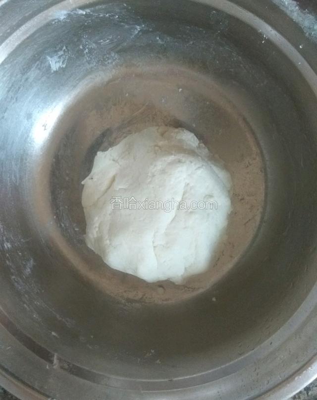 揉成软硬适中的面团