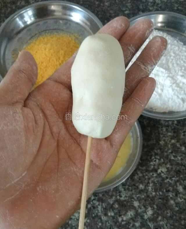 再插上一根竹签