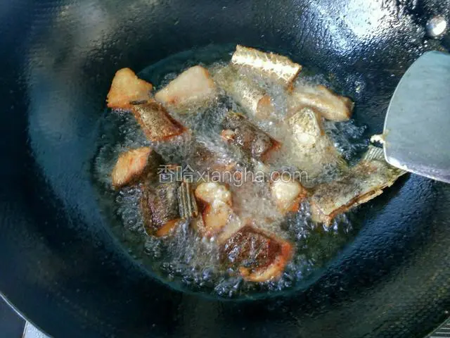 两面炸黄。