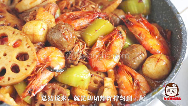 将所有食材翻炒之后出锅