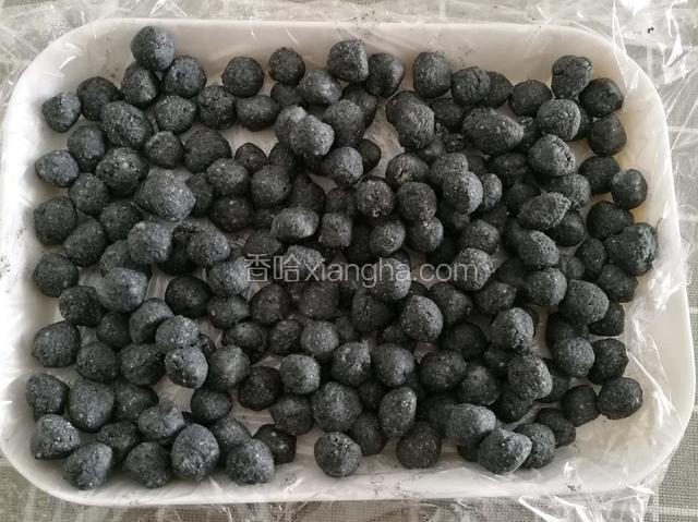 黑芝麻馅是提前做好的，也可以用其他馅料