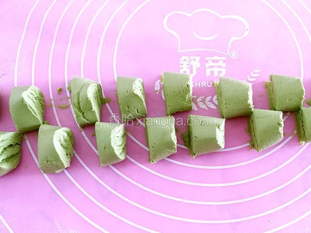 切成约10克重的小剂子