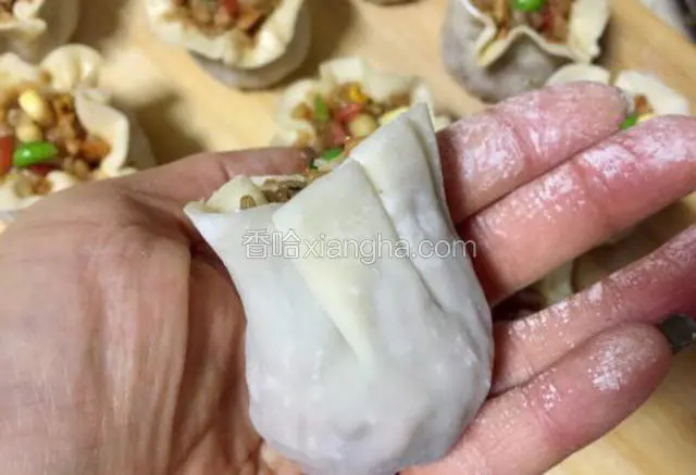 卖虎口收紧