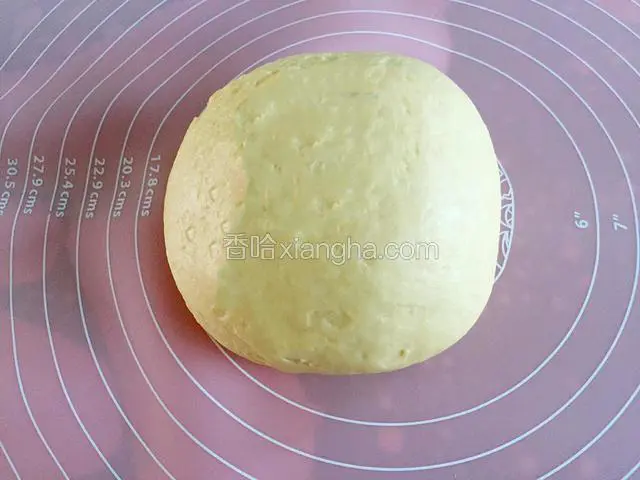 揉匀，排出面团内部的空气