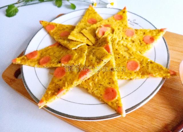 出锅后切成小三角摆盘即可食用