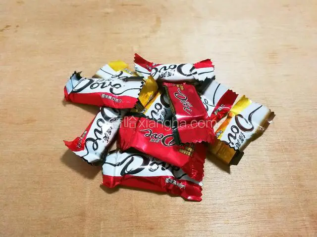 准备好黑，白巧克力