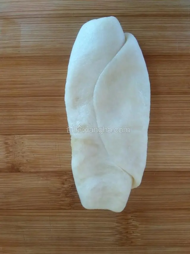 再取一个用手按扁