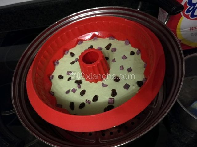 放在锅里第二次发酵1小时。大火蒸45分钟。