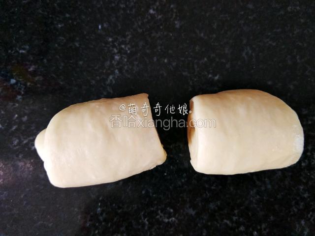 用刀从中间切开，成两个。