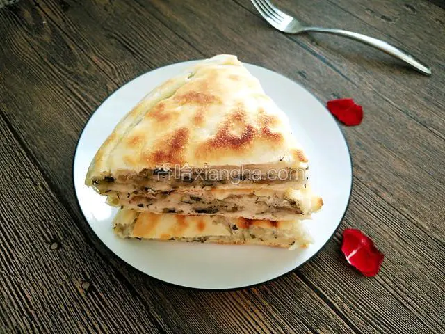 大面饼可随意切块，外焦里软香喷喷。