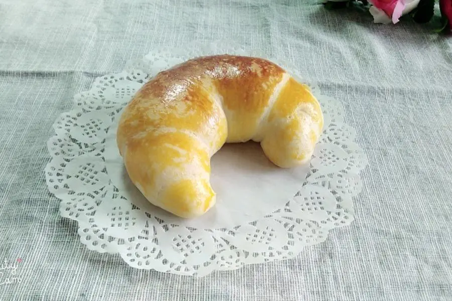 牛角豆沙餐包
