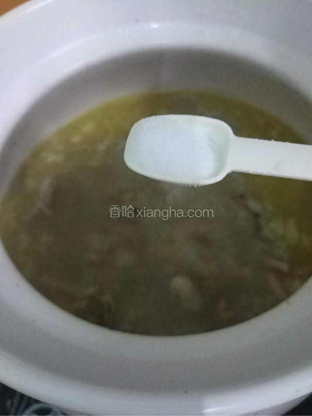 最后出锅前放盐就可以起锅了