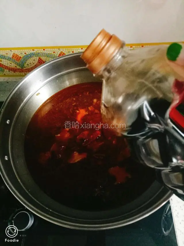 加水，放老抽，盐