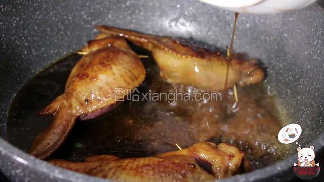 刷上照烧汁，把照烧汁倒进去，2分钟后出锅