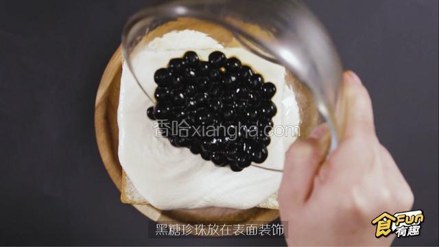 黑糖珍珠放在表面装饰