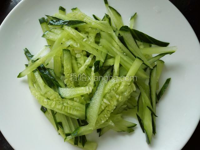 黄瓜切成丝