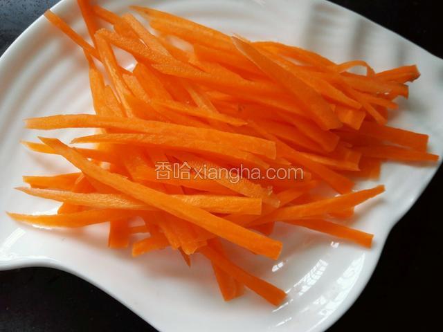 胡萝卜切成丝