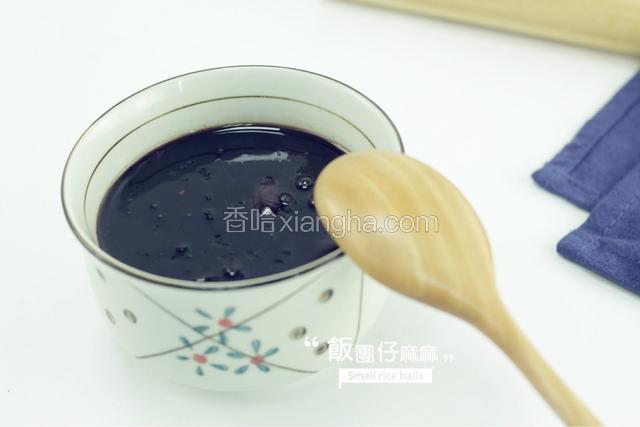 用黑米熬煮出来的粥会更美味