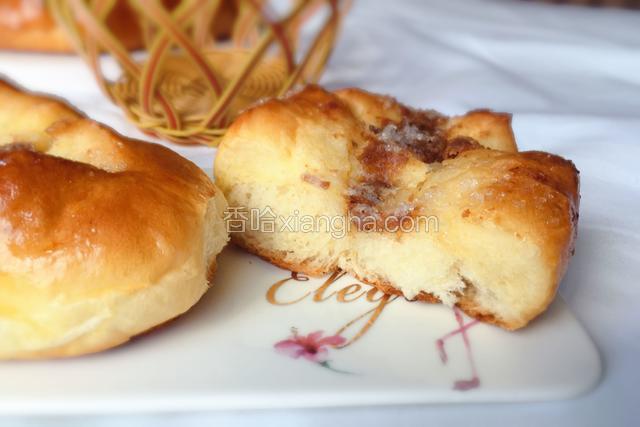 鱼松香味再加黄油香味，使整个面包食欲大增。