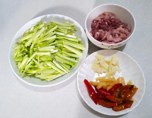 所有食材如下图切好