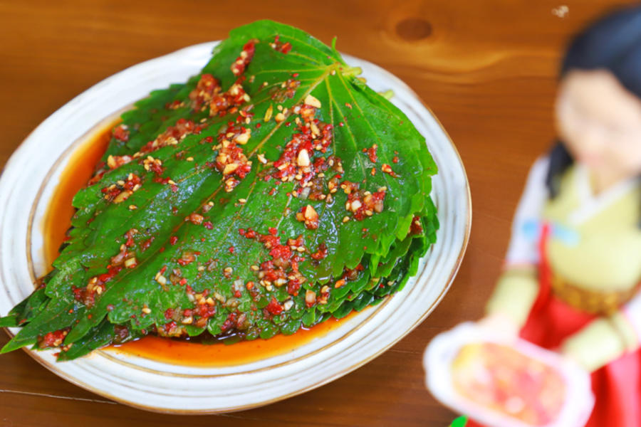 韩国料理中最受欢迎的小菜-腌苏子叶，绝对的下饭利器