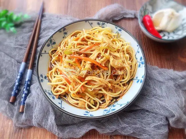 鸡丝凉面
