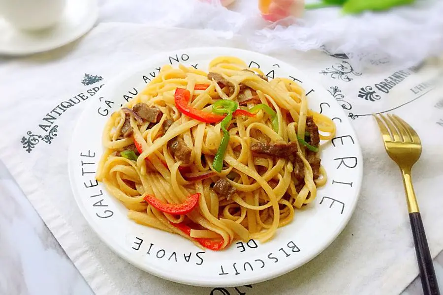 黑椒牛排炒意面