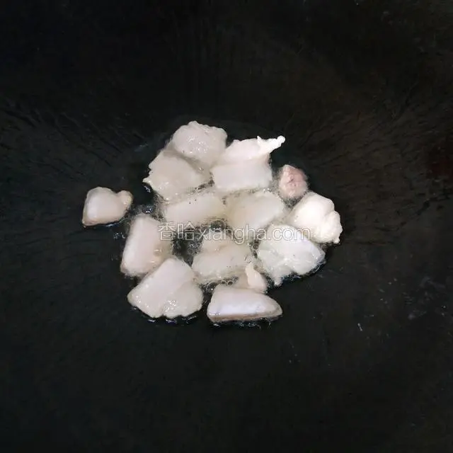 小火把肥肉炒出油