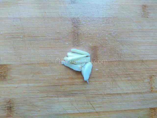 大蒜去皮切片